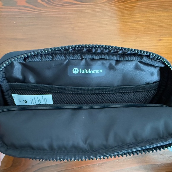 Lululemon NWT Everywhere Belt Bag "Wunder Puff" Black, Unisex - Picture 6 of 11